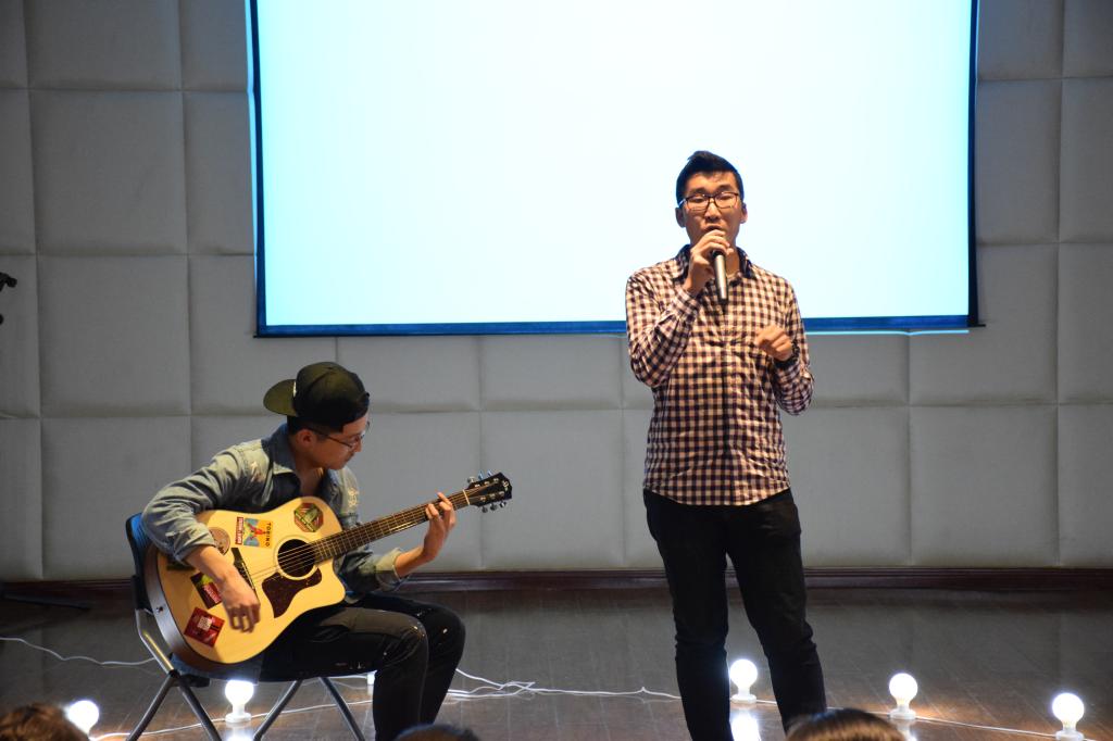 谭博文同学表演